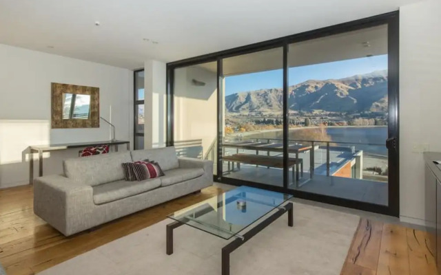Lakeshore Springs Apartments
