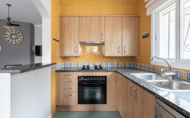 Comfy Holiday Home in L'escala With Garden