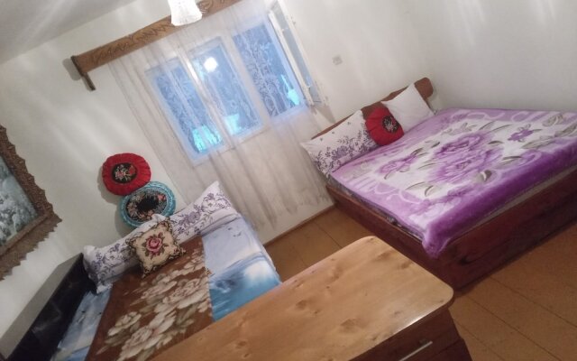 Room in Guest Room - Retreat Rustical For 2 People