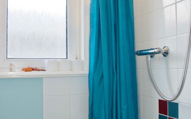 1 Bedroom Central Edinburgh Flat