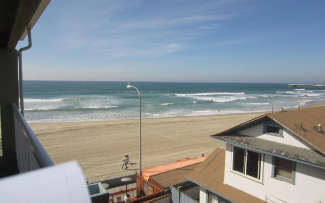 Surfer Beach Hotel
