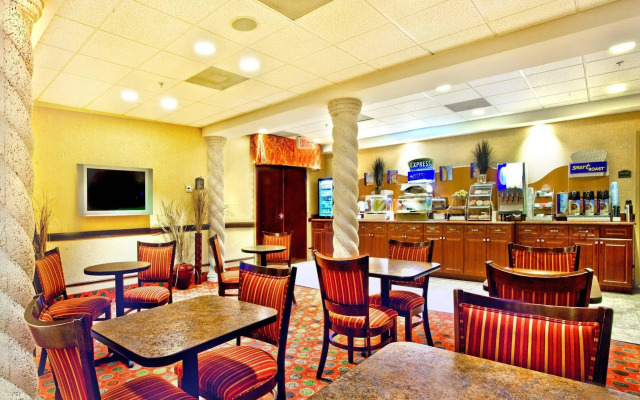 Holiday Inn Express Hotel & Suites Clewiston by IHG