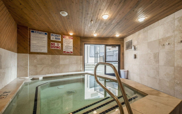 Carriage House Condominiums by All Seasons Resort Lodging