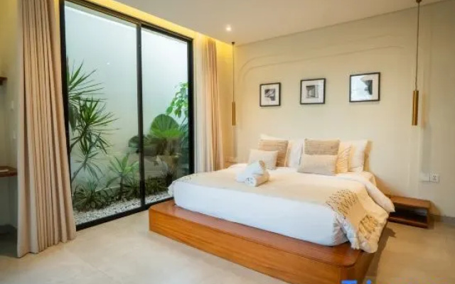 Casa Amadeo 3BR - Heart of Seminyak w Private Pool — 2-star hotel in Kuta