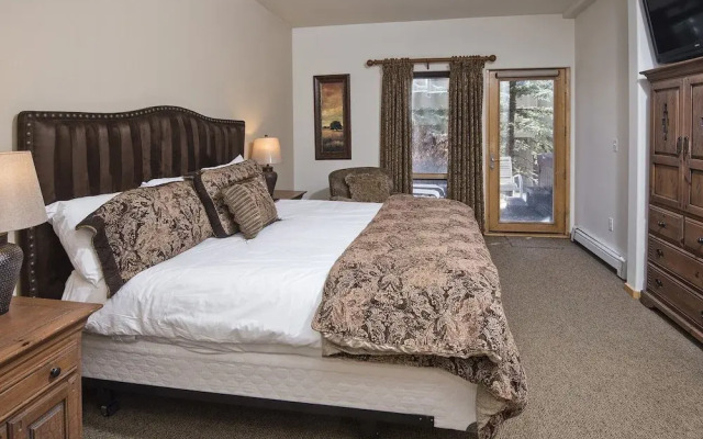 Savoy S 2d 3 Bedroom Condo by RedAwning