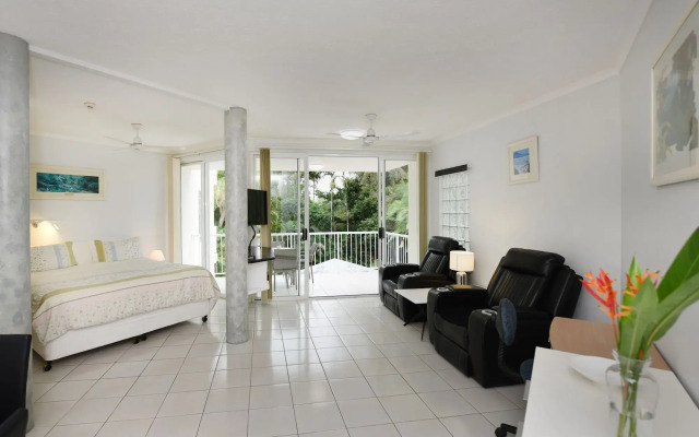 Golden Sands Beachfront Apartment Resort