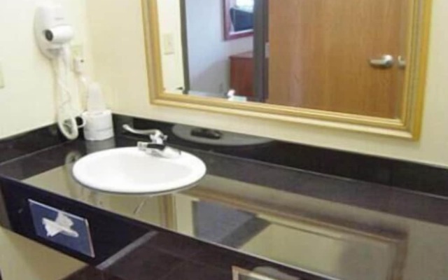 HomeTown Inn & Suites