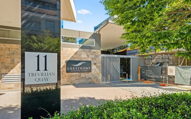 Stylish 1-bed Retreat Steps From Foreshore