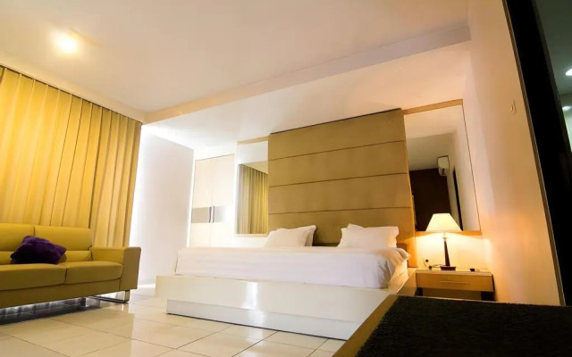 Royal Hotel n' Lounge