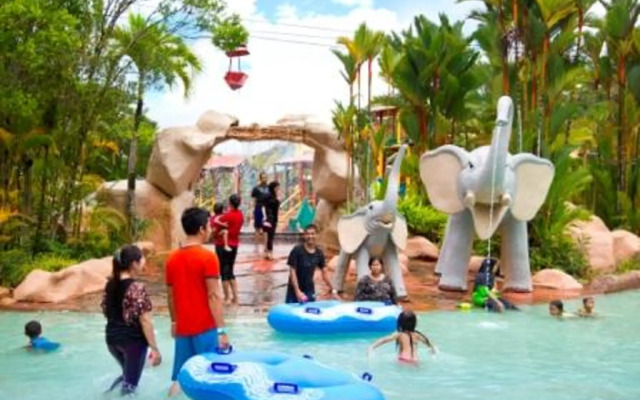 Bukit Merah Laketown Resort