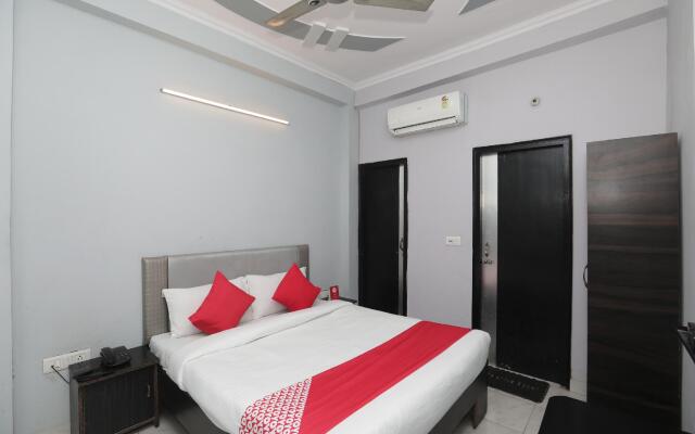 OYO 40851 Hotel Athithi