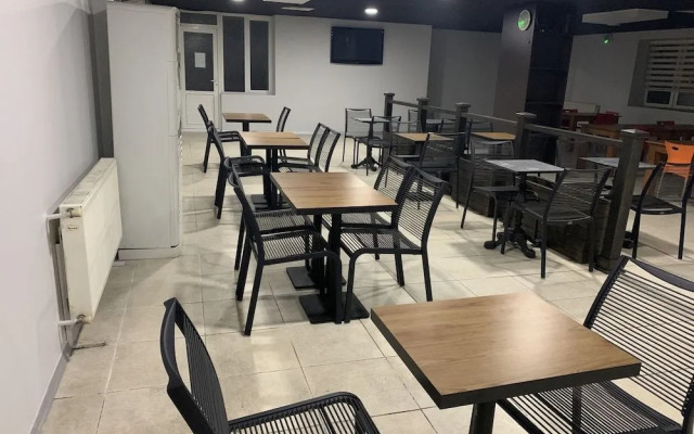 Otel 374