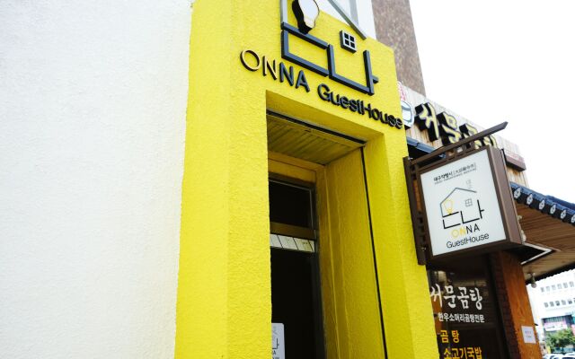 Onna Guesthouse - Hostel