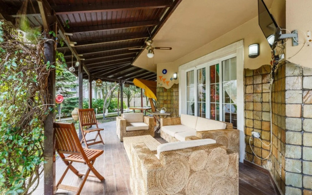 Charming Villa With Pool and Garden in Gebze