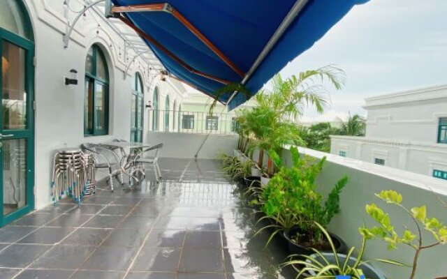 9 bedrooms West Phu Quoc beach townhouse & swimming pools
