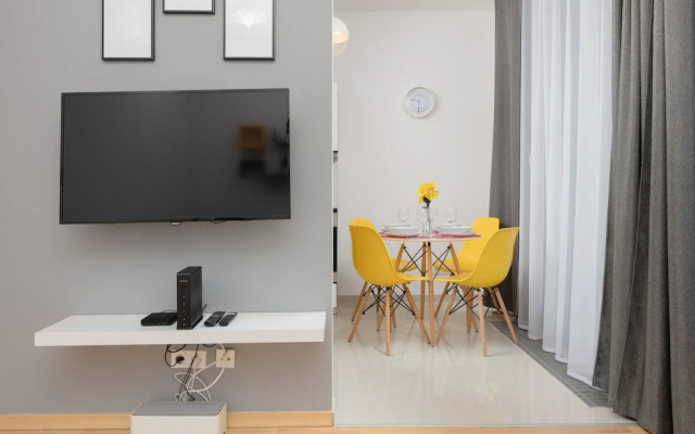 Studio Warsaw Kolejowa by Renters