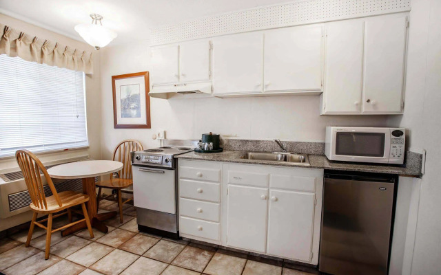 Quality Inn & Suites Bremerton near Naval Shipyard
