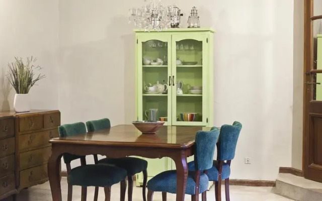 Charming Apt! Like Home