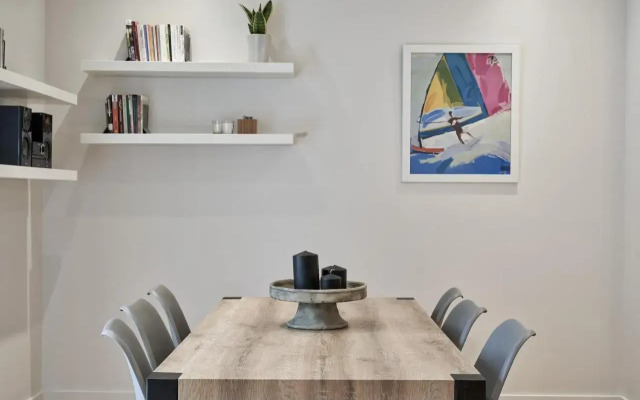 Spacious 2bd Apt in Prime Location next to Divani