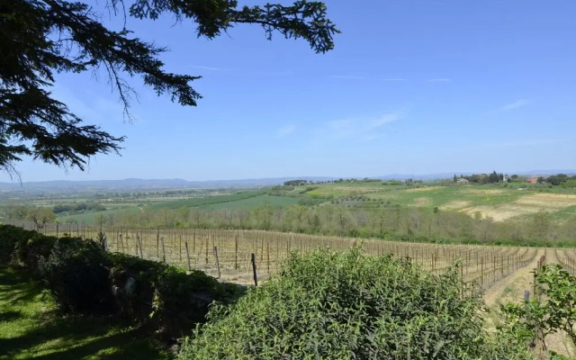 Pleasant Villa In Valiano With Terrace, Garden, Sun-Loungers