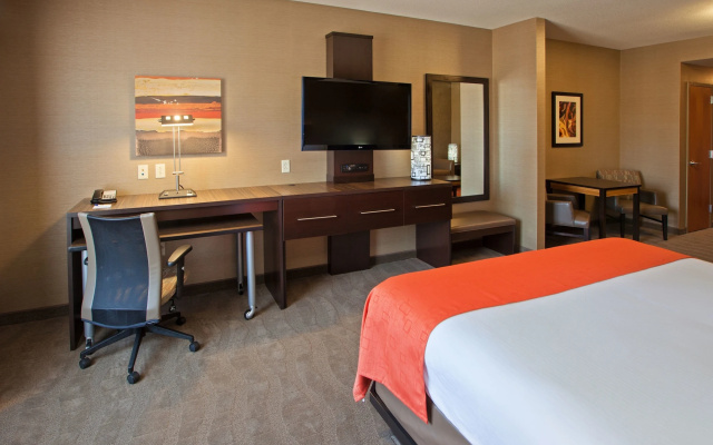 Holiday Inn Express and Suites Columbus Edinburgh by IHG
