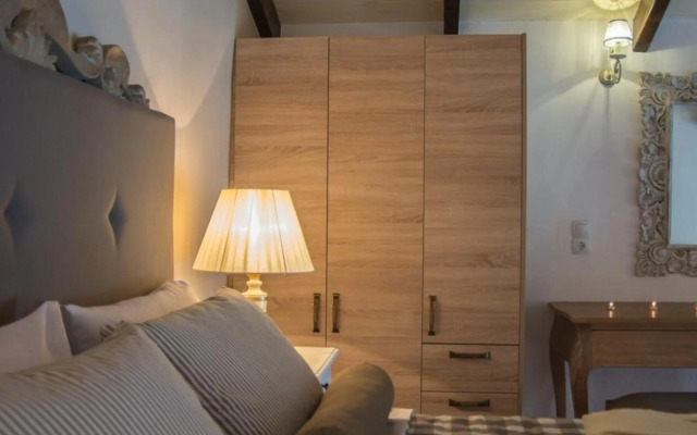 Porto Enetiko Suites