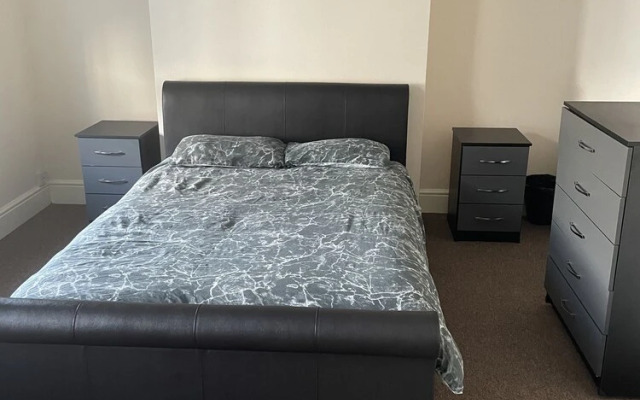 Immaculate 3-bed House Near Stokes Croft Bristol