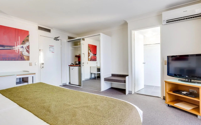 Central Hillcrest Apartment Hotel