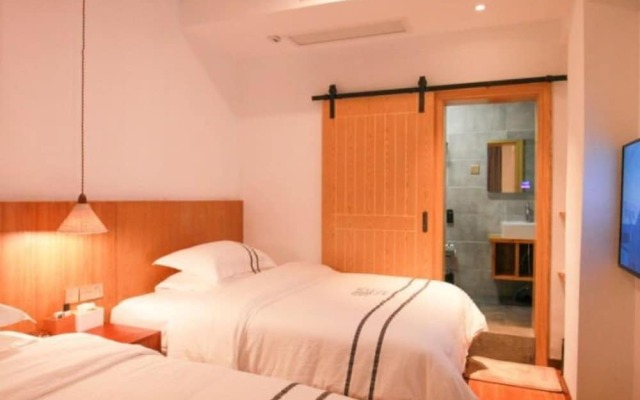 Yinlu Bedroom Fenghuang Hongqiao Shop