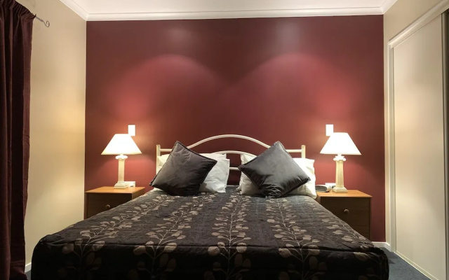 Aldan Lodge Motel