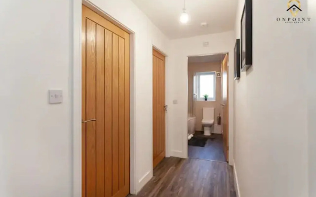 Modern 3-Storey Apartment & Free Parking