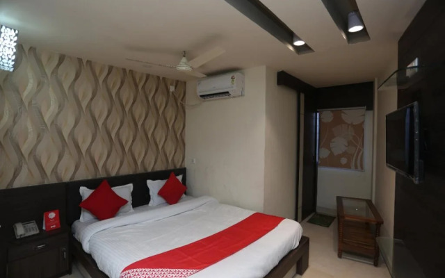 Hotel Crown Plaza By OYO Rooms