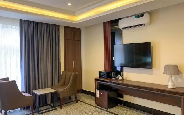 Five Homes Hotel