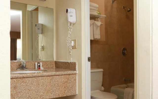 Ramada by Wyndham Fresno North