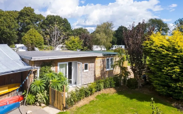 Cosy Cabin Retreat Close to Beaches