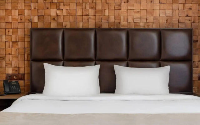 Апартаменты в отеле Red Wood (Ред Вуд)