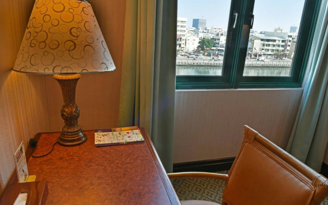 Wei-Yat Grand Hotel