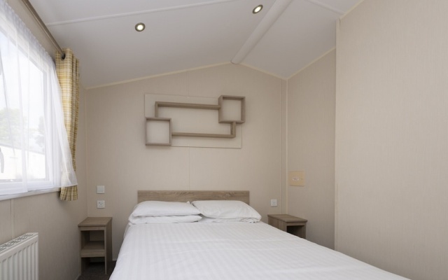 Suncrest Plus Caravan by Belvilla