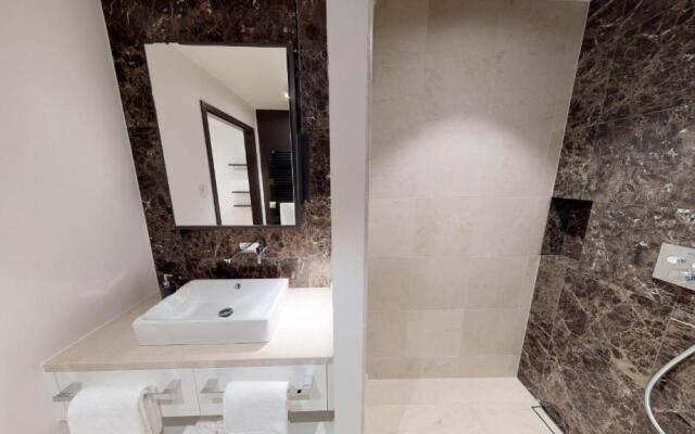 White Pearl Apartment 0.08