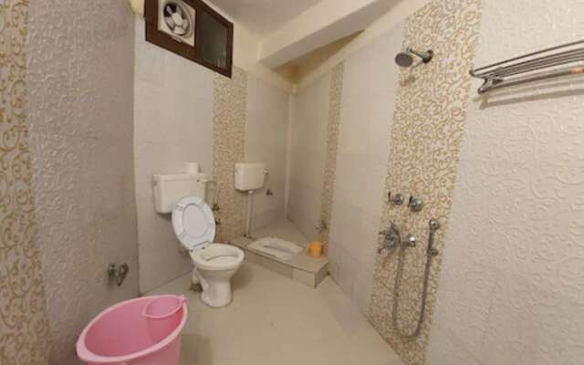 Goroomgo Moon Nainital