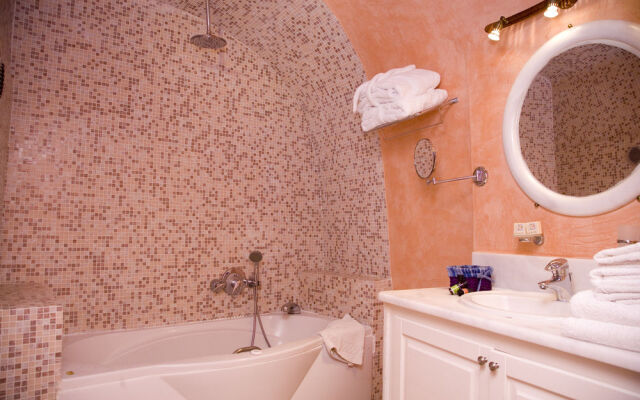 Adamis Majesty Suites