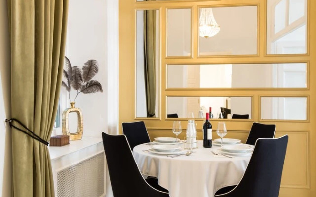 Chestnut & Eliza Suites - Superior Homes
