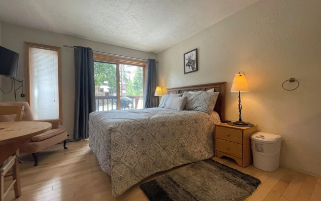 Four Oclock Lodge B06