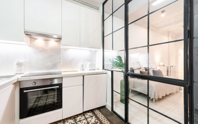 2 Bd Apartment Exclusive Location in Golden Mile. Velazquez II