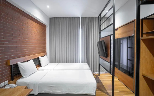 LOA Living Solo Baru