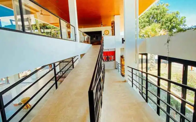 Kambaniru Beach Hotel & Resort