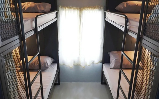 Urban Bed Hostel - Adults Only