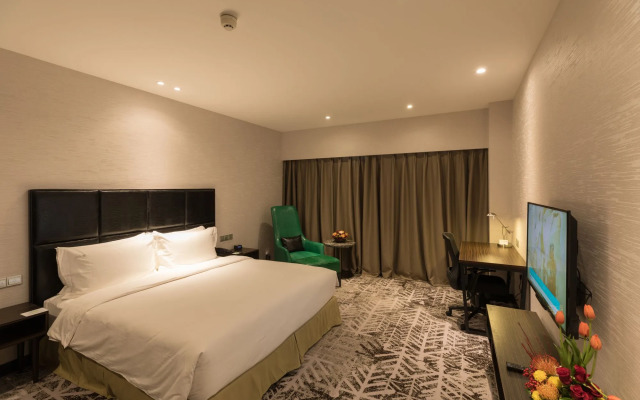 Отель Crowne Plaza Shanghai Jinshan 