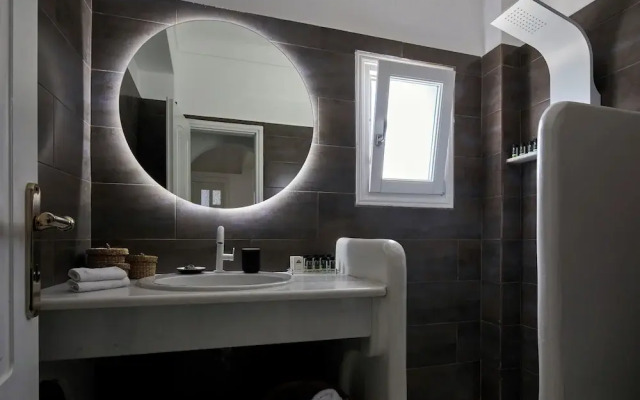 Bluewhite Suites & Villa Santorini