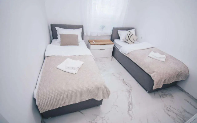 L Apartment
